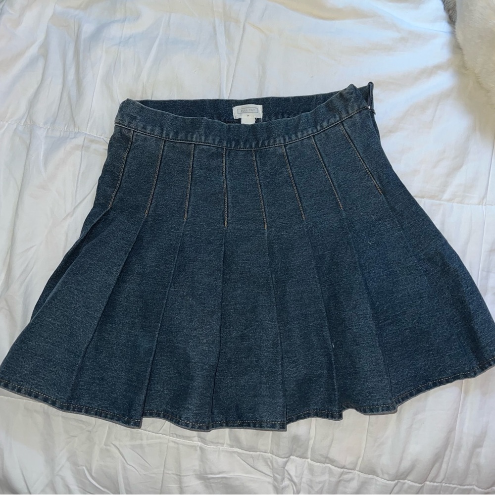 TILLYS medium pleaded skirt